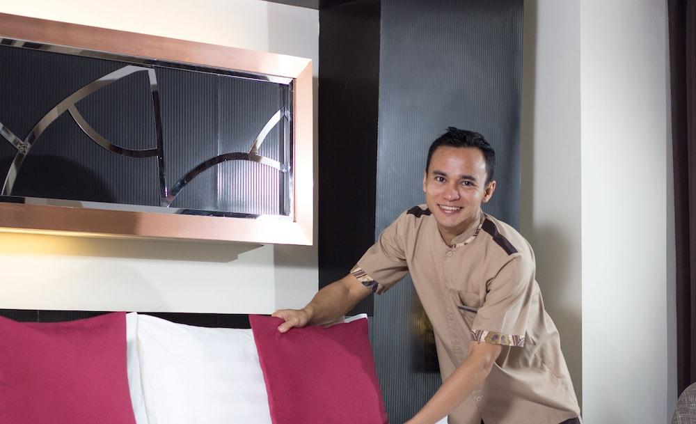 Atria Hotel Malang Exterior photo