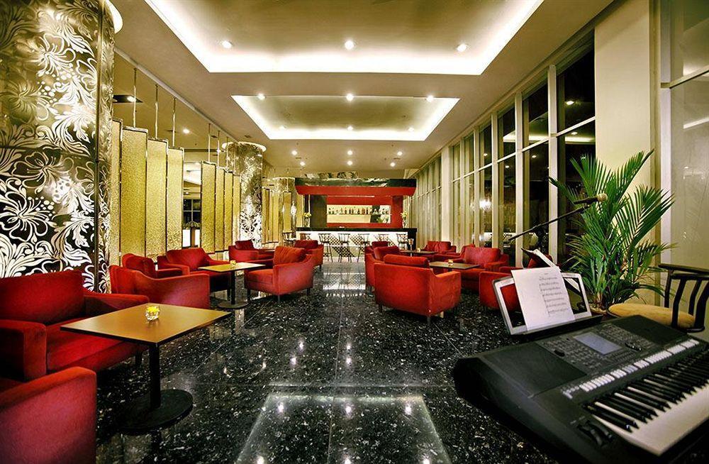 Atria Hotel Malang Exterior photo
