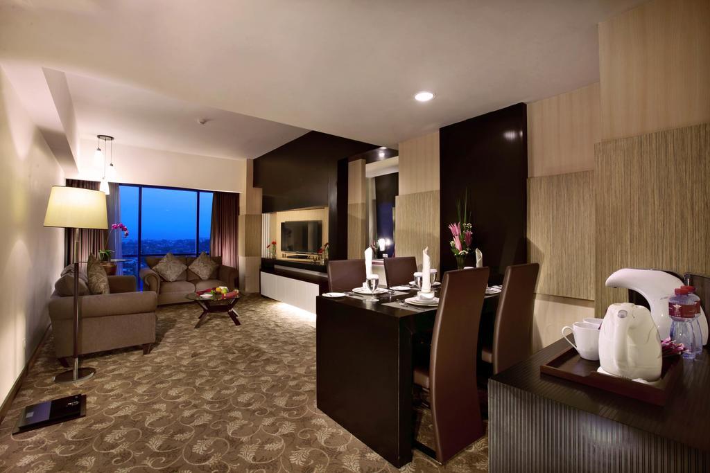 Atria Hotel Malang Exterior photo