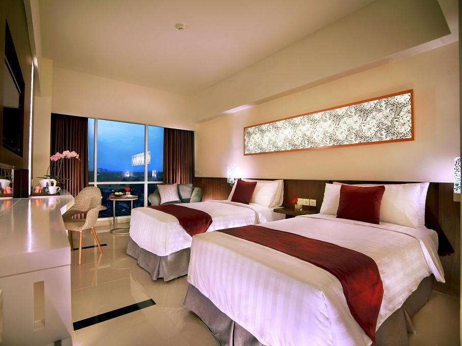 Atria Hotel Malang Exterior photo