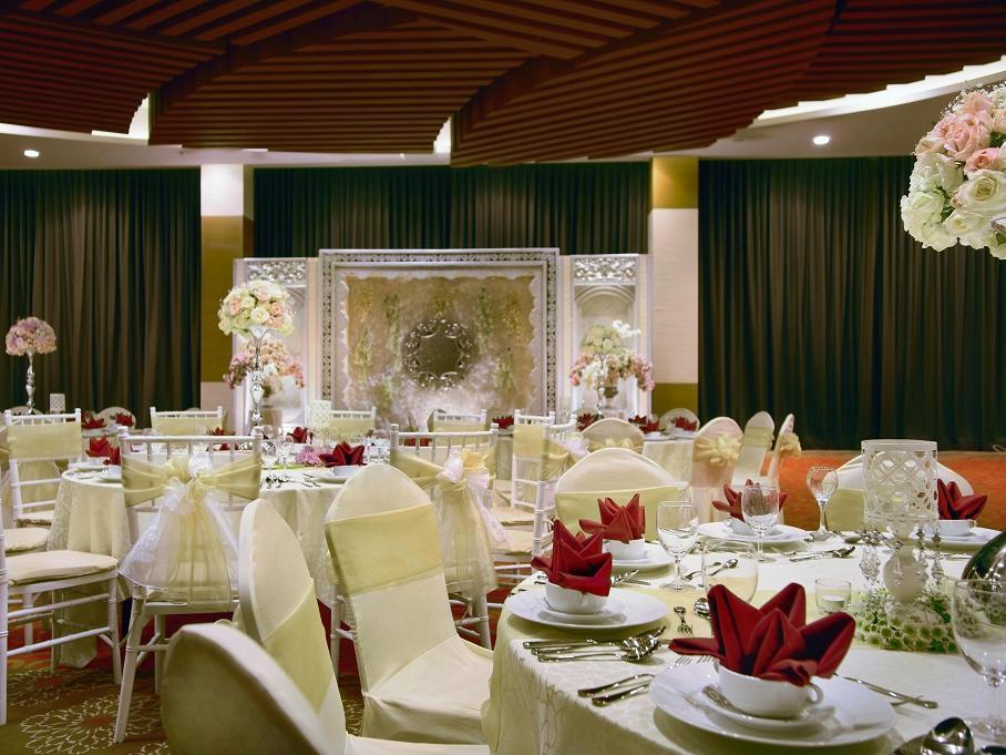 Atria Hotel Malang Exterior photo