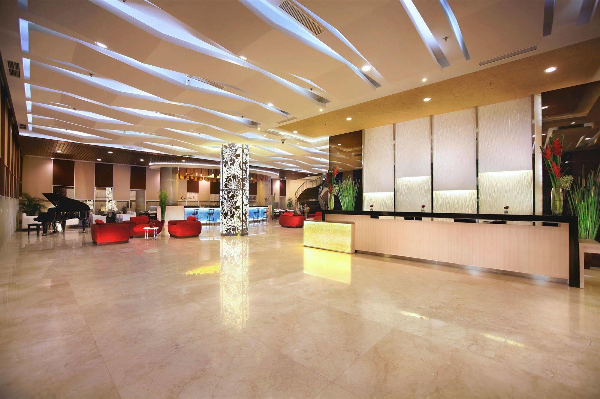 Atria Hotel Malang Exterior photo