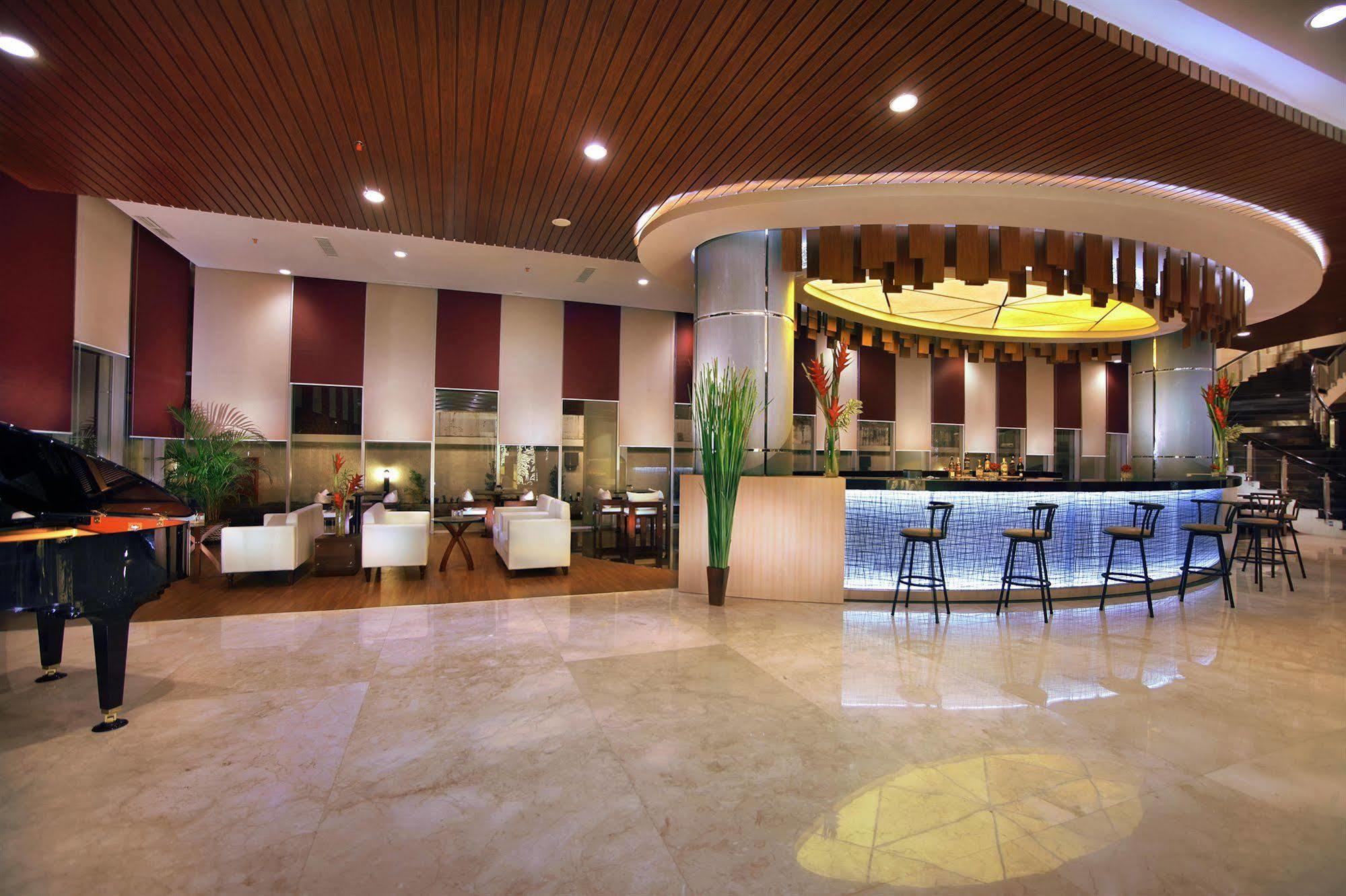 Atria Hotel Malang Exterior photo