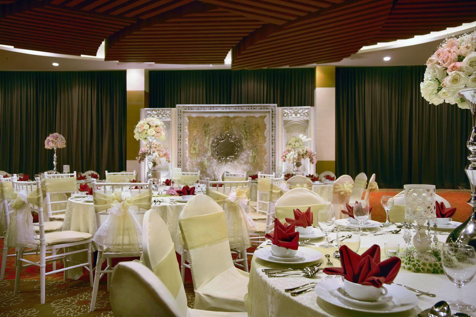 Atria Hotel Malang Exterior photo